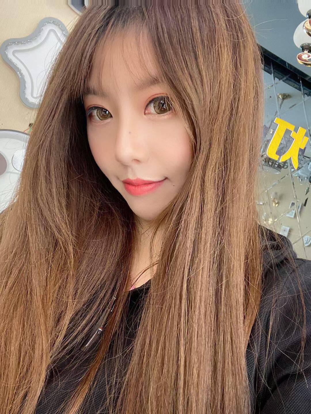 漂亮的年轻妹妹偶尔做兼职